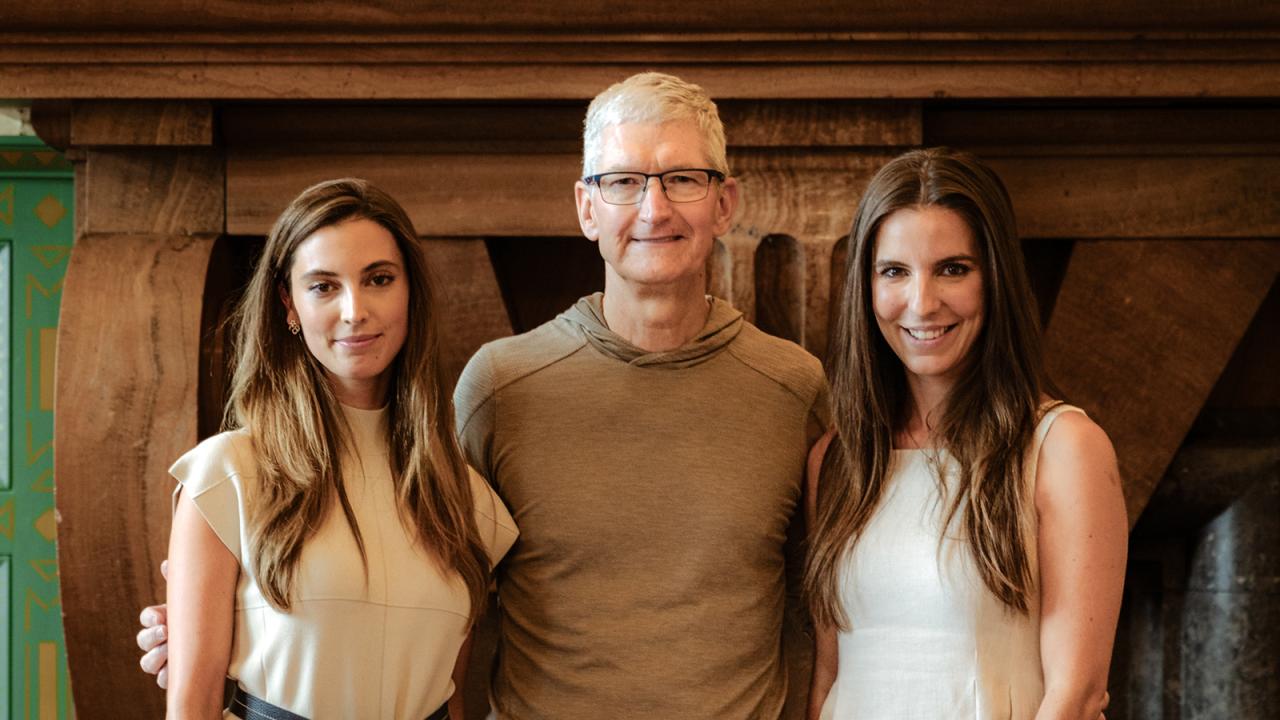 01 Tim Cook Apple v Postojnski jami z Lano Batagelj in Kajo Batagelj. Foto L. Lisjak Postojnska jama d.d.